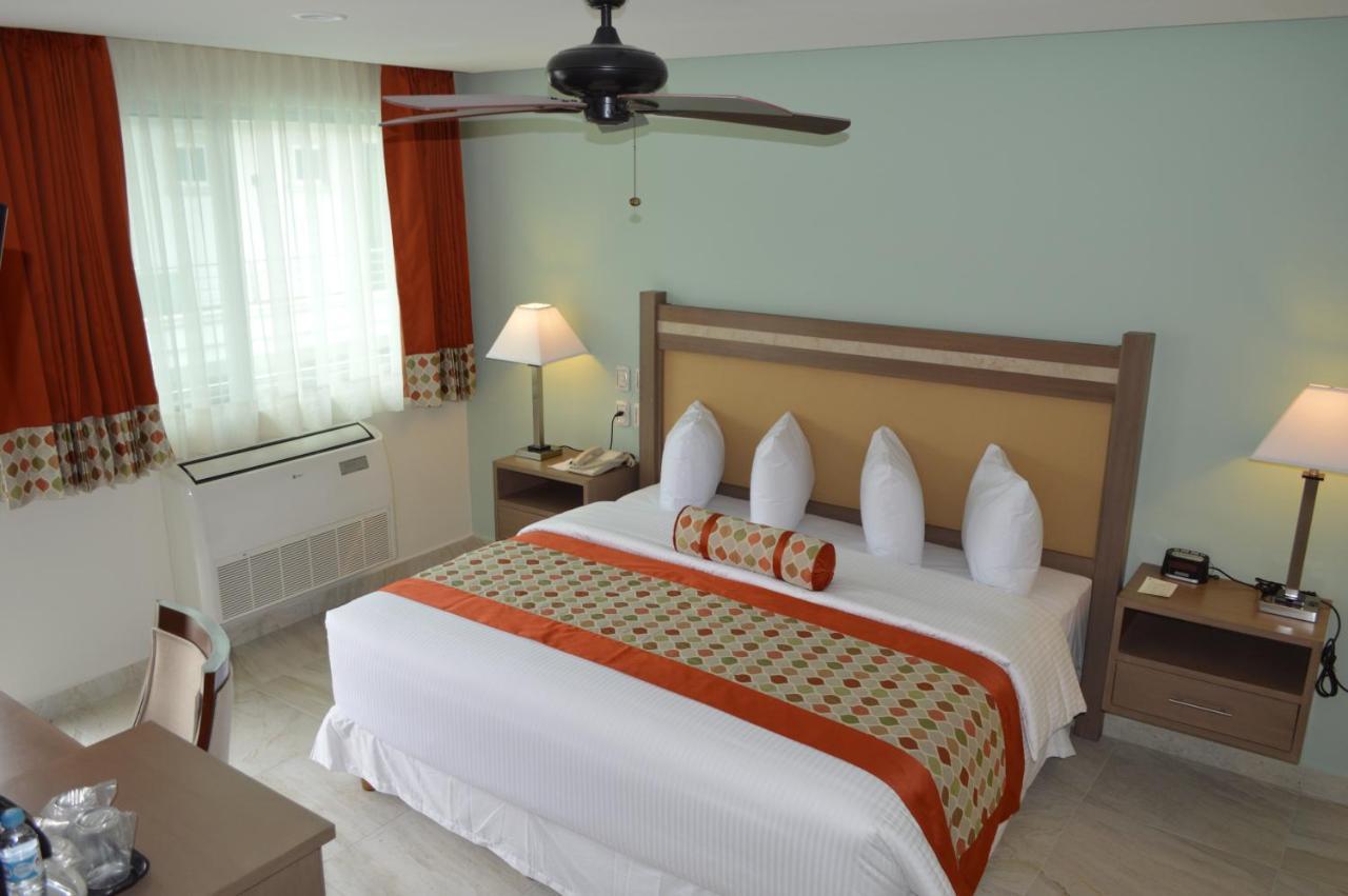 Hotel Villa Magna Poza Rica Exterior photo