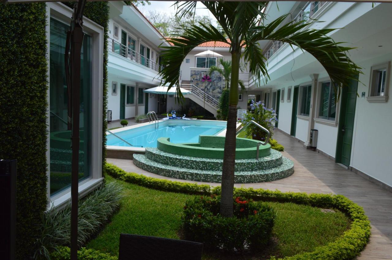 Hotel Villa Magna Poza Rica Exterior photo